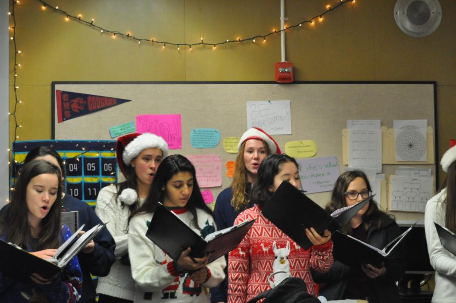 Choir Continues Campus Caroling Tradition