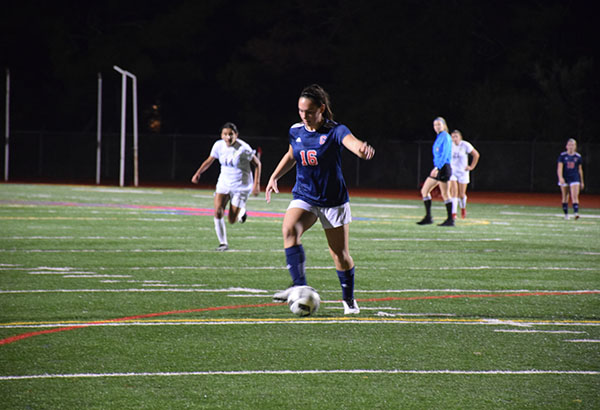 Girls Soccer Defeats Minutemen