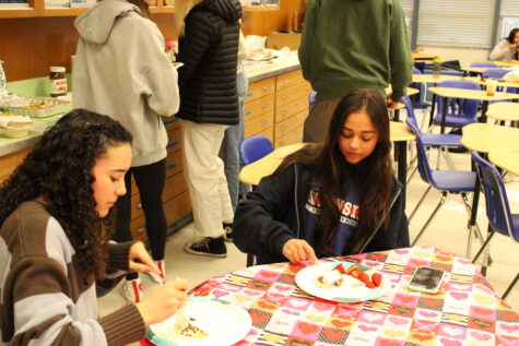 Freshmen Violet Ludwig and Kaelyn Abeyta enjoying their pancakes.