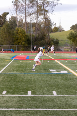 Sophomore Elsie Ceridono runs up the field.